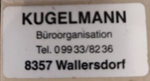 Ein Aufkleber mit Namen und Adresse der Firma Kugelmann