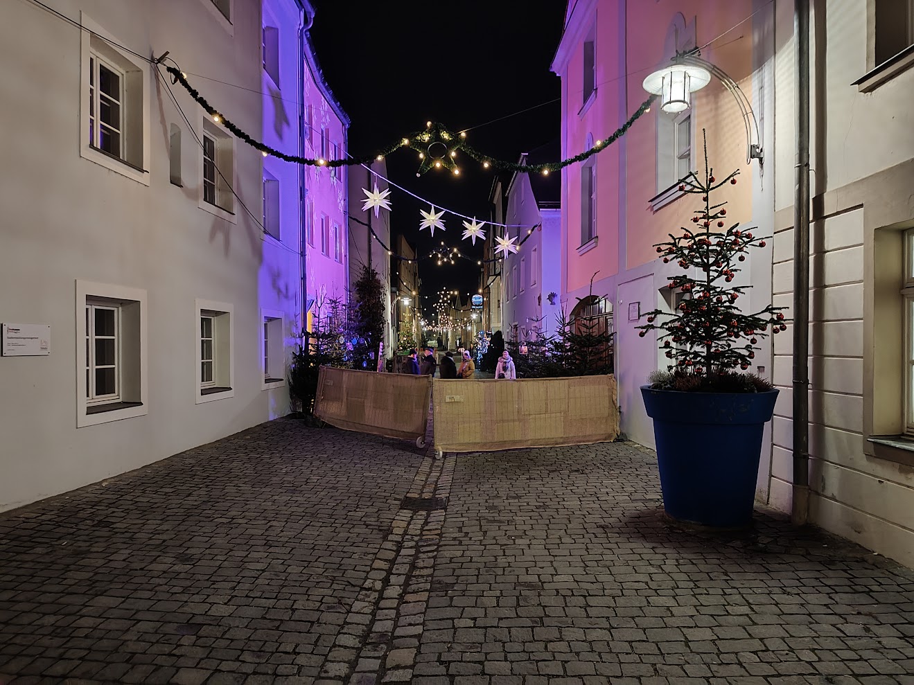 Bild der Donaugasse mit der Absperrung